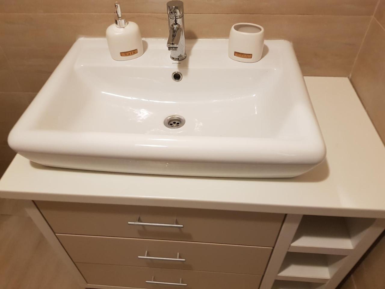 Modern Apartment With Pool In North Bucharest Cretuleasca Zewnętrze zdjęcie